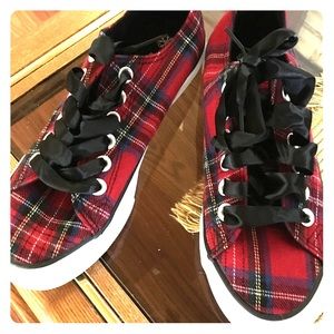 fashion tennis shoes